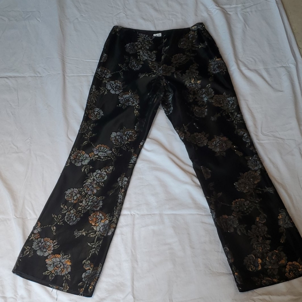 Black floral print pants